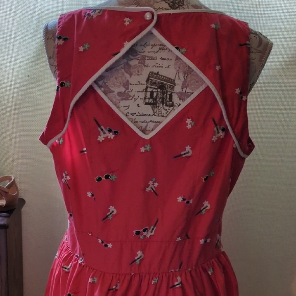 Coral Sleeveless Dress with Lace Detail - Picture 4 of 5